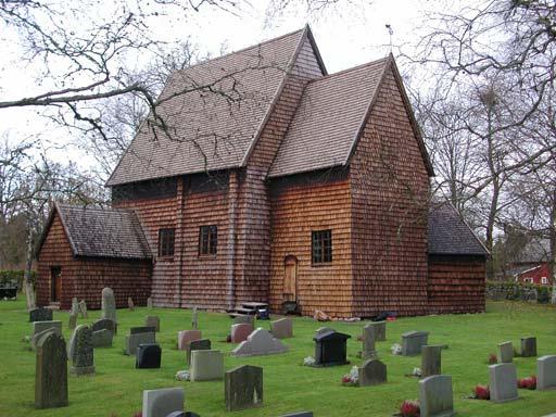 Södra Råda gamla kyrka. Förundersökning 4 G Andersson, jul 2007 23(46) brädtak. Möjligen döljer repstaven tvärs valvet i långhuset en generalskarv av takbrädorna.