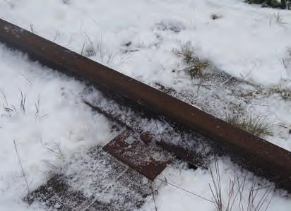 I senare tid har man på vissa bansträckor övergått till grövre räls eftersom detta underlättar banunderhållet, då hela rälsen tål att lyftas sektionsvis vid byten av slipers och banvallens övre