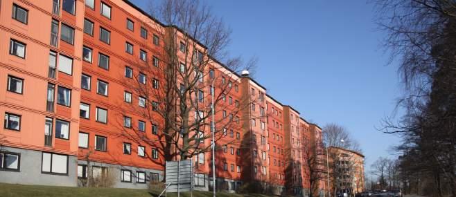 Det finns större sammanhängande områden av service, så som handel, kommunikation och sjukhusbyggnader.