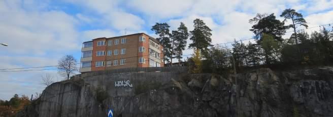 från omgivning och fungerar som landmärken. Terrängen är kuperad och till viss del otillgänglig.
