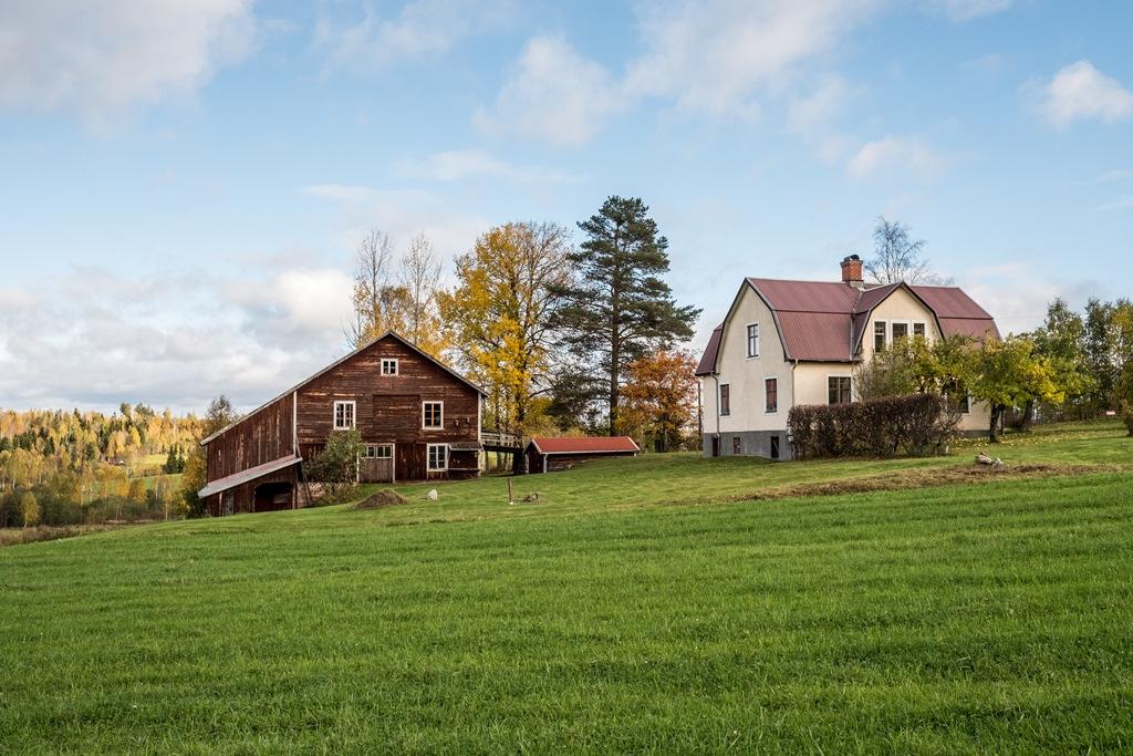 Förvärvstillstånd Avgift 3 700 kr.