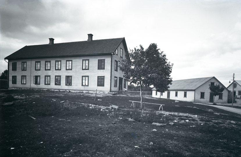 Bostad och ved ingick i lönen och kunde användas av olika glasbruk som ett sätt att konkurrera om arbetskraften.