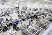 Från att styrelsen och VD tar besluten till att kunden tar besluten Framtidens fabrik består inte av en helautomatiserad produktion med robotar som dygnet runt producerar fler produkter än det finns