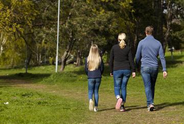 Den är 400 meter lång och passar bra för korta intervaller. Slingan startar vid utegymmet.