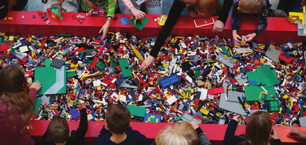 I brevet som kom hem stod det att galet mycket LEGO du var trollkarl/häxa och hade kommit kl in på den magiska skolan Fredag 28/12 11.00-16.00 Draupner!