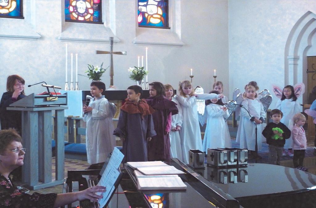 FOTO: Pierre Sönnerstam Familjemässa i Björnekulla kyrka 25 mars 2012.