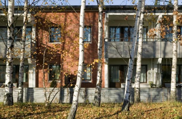 material trä i höghus projekter: Pukinmäki Eskolantie och Jätkäsaari WoodCity torr