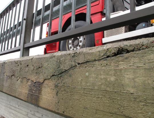 kantbalksreparationer Betonggjutning vid reparation av kantbalksskador.