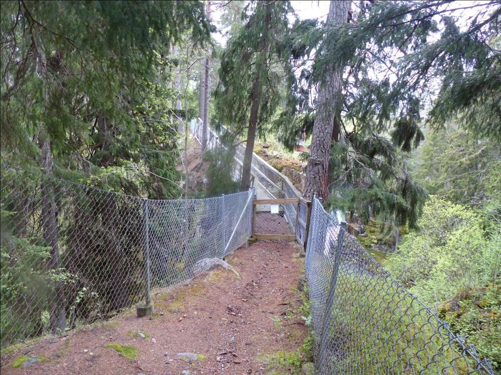Figur 18. Östra anfarten. 3. Sammanfattande beskrivning Bron i Mossgruveparken sträcker sig i ungefärlig öst-västlig riktning och är belägen i den östra delen av Risbergsfältet.