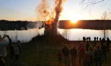 Mötestillfällen April - Maj Tisdag 12 april kl. 19.00 LÄSARGRUPP Samtal om Korinthierbrevet. Söndag 17 april kl. 11.00 Jan Åberg. Sång av Linnéa och Lovisa Källgren. Torsdag 21 april kl. 18.