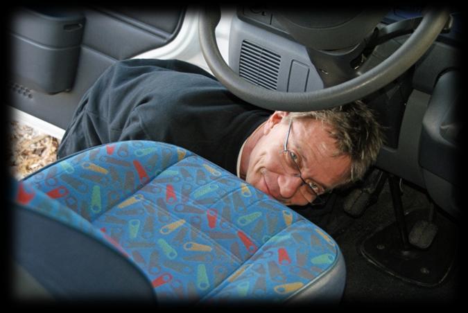 och sedan goa plädar med kuddar. Jag hade plockat bort dinetten och sänkt bordet så att madrassen kunde ligga där.