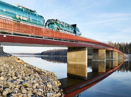 Norrfasader ligger i kyligare och fuktigare klimat. Byggnaders höjdläge kan också ge olika påverkan. Träbroar över vattendrag utsätts för stora mängder fukt.