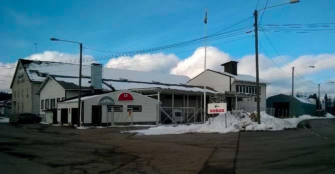 Byggnaden har platt tak och den har försetts med ljusa skivor. Ursprungligen var byggnaden ett lager för partihandel med livsmedel.