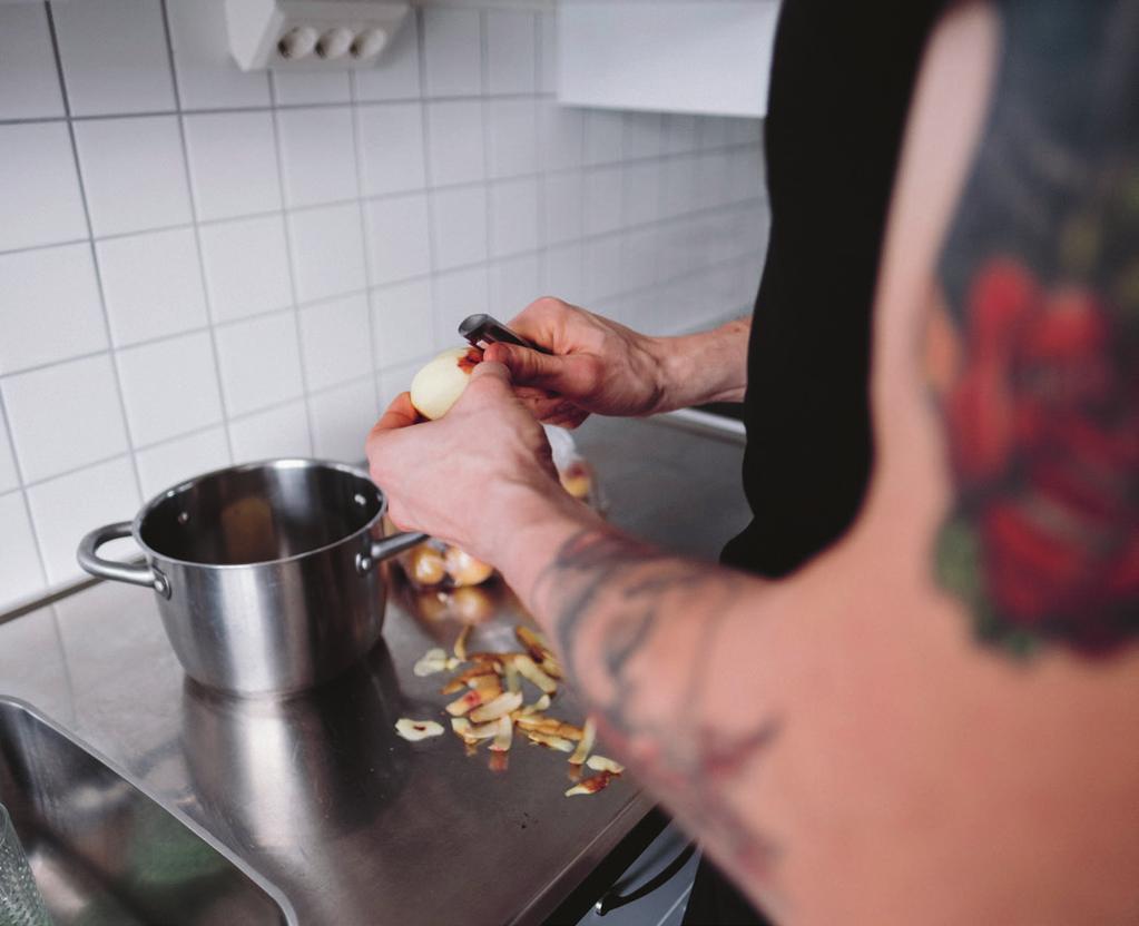 De flesta har förståelse för att det kostar att bo i en nyrenoverad lägenhet i Stockholm, dessutom ligger Huges hyresnivåer inte högt i jämförelse med andra bolag.