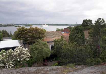 Inledning Med rätta kan invånarna i Östra Mölna radhusområde vara stolta. De bor i ett mästerligt planerat område präglat av god arkitektur och kvalitet, insprängt i delvis bevarad skärgårdsnatur.