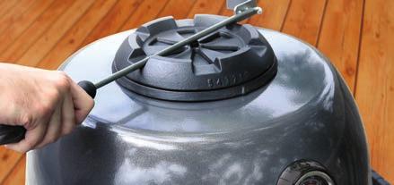 Keg TM SÅ FUNGERAR DET Den unika formen på Keg är särskilt designad för effektiv konvektionsgrillning och dess dubbla isolerade väggar ger oöverträffad