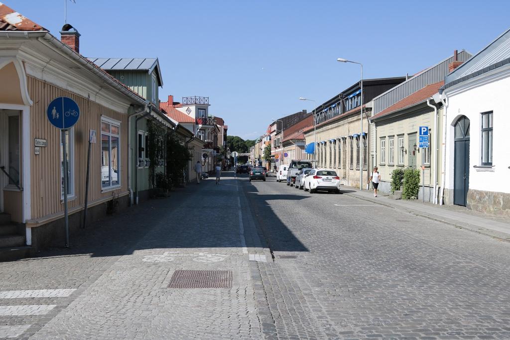 All öfverdrifven lyx fördervar seder