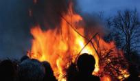 SOMMARPROGRAM VALBORGSMÄSSOAFTON 30 Sö 20.30 Fackeltåg från Ranten med Equmenia och Mössebergs Musikkår. 21.00 Elden tänds, körsång. Vårtal av Folke Elbornsson. 22.00 Fyrverkerier MAJ 2017 2 ti 17.