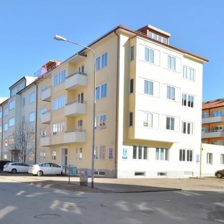 Mysig innergård med grillplats,