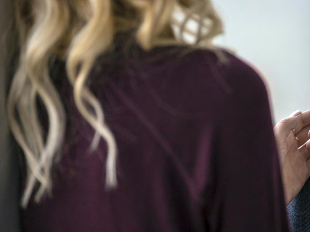 KVINNOFRIDSLINJEN 2017 Kvinnofridslinjen har lyssnat och gett stöd i tio år Redan den första dagen som den nationella stödtelefonen Kvinnofridslinjen var öppen började telefonerna att ringa.