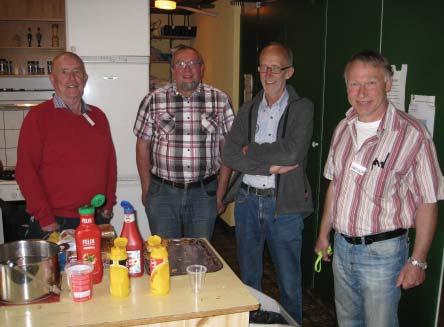 D7 möte i Eksjö Radioklubb Event Av SM7HZK, Bo Hasselquist Från vänster: SM5SUH - SM7DZD - SM7AJZ - SM7CAC - SM7NTJ - SM7HXR. Från höger: SM6BTT - SM5UGC - SM7SMS. DL7 SM7HZK med ryggen mot kameran.
