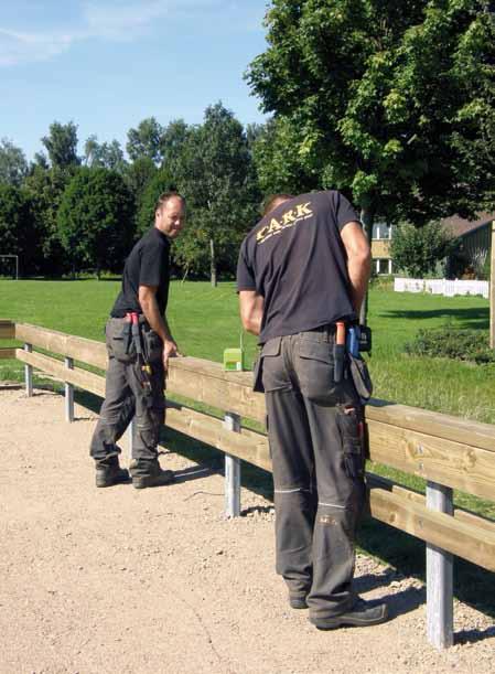 Material och maskiner kommer på plats, samtidigt som vår personal bygger anläggningen med stort engagemang och hög kvalitet.