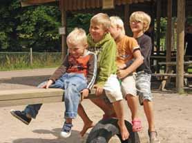 K O N S U LT En lekplats måste ha ytor för picknick, lek och spring men också vara säker och tillgänglig för barn och barnbarn.