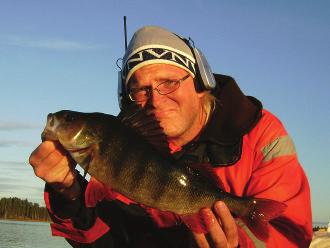 Åska och lågtryck ger abborren huvudvärk och de blir mindre intresserade av att äta. Lågtryck är alltså en dålig tid för abborrfiske. Fritid Skellefteå. 2012.