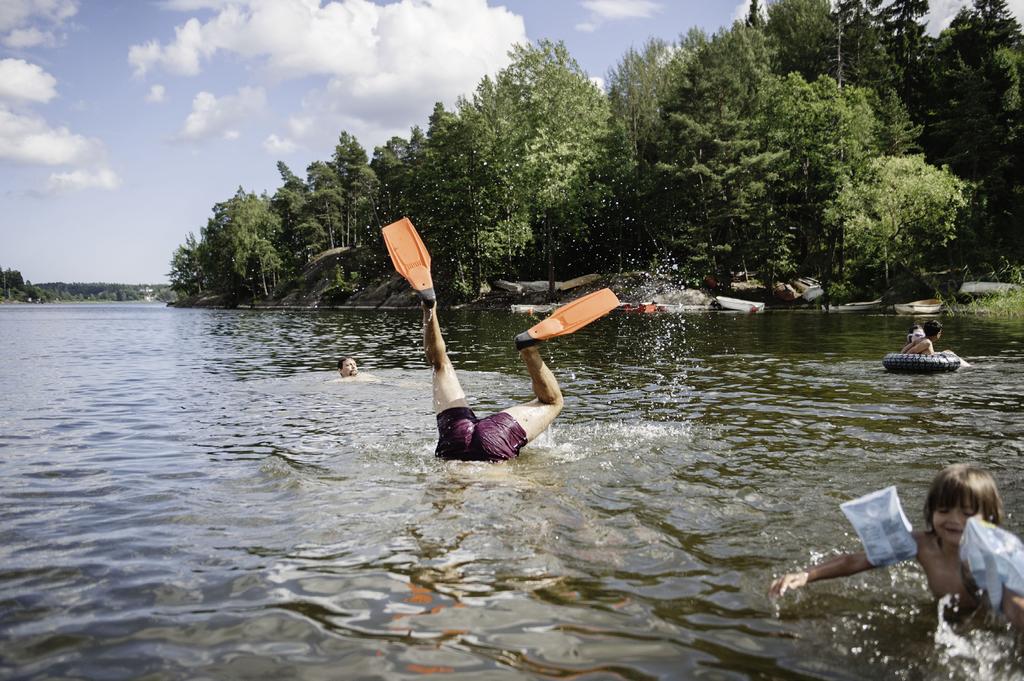 Mörtviksbadet Foto: Maja Brand Badplatser Många fina badplatser finns i Huddinge - de presenteras vidare på webbplatsen Naturkartan. Webb: www.naturkartan.