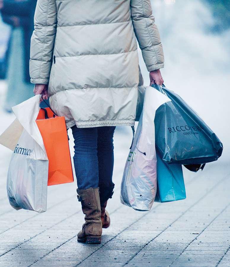 2015 och framåt: Kampen mot plastpåsarna Den brittiska dagligvarukedjan Tesco inför 2015 en avgift på bärkassar en åtgärd som snabbt minskade antalet använda påsar med nästan 80 procent.
