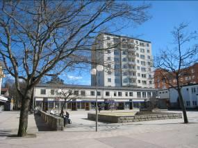 20 000 C sdf, tk Skogsbacke mellan Riksrådsvägen och Fodgevägen 7 4,1 kvarterspark/ Lekparken Skölden 8 0,8