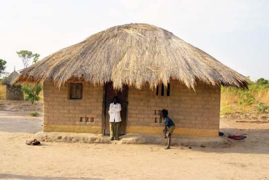 Uppvärmningsövningar Hus i Zambia 1. Släck lyset, tänd ett ljus Släck ljuset i klassrummet. Samla eleverna i en ring. Tänd ett stearinljus eller ännu hellre ett bivaxljus.