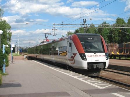 Kommunens sju tätorter utgör noder i busstrafiksystemet och alla utom Bäsna har god tillgång till direktbussar. Bäsna trafikeras av landsbygdsbussar.