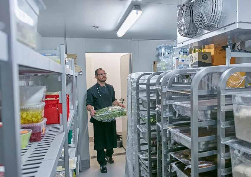 Alla våra produkter har utvecklats speciellt för att täcka ett maximalt antal olika kommersiella kyltillämpningar. Matservering: Restauranger, catering o.s.v. Specialaffärer: Slakterier, bagerier o.s.v. Processkyla: Laboratorium/läkemedel, mognadsrum för frukt o.