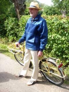 Höstprogrammet 2009/3 Nu går sommaren sakta över i höst. Vi hoppas på milt väder, vackra färger och klara dagar när vi plockar våra äpplen och skördar det sista ur trädgårdslanden.
