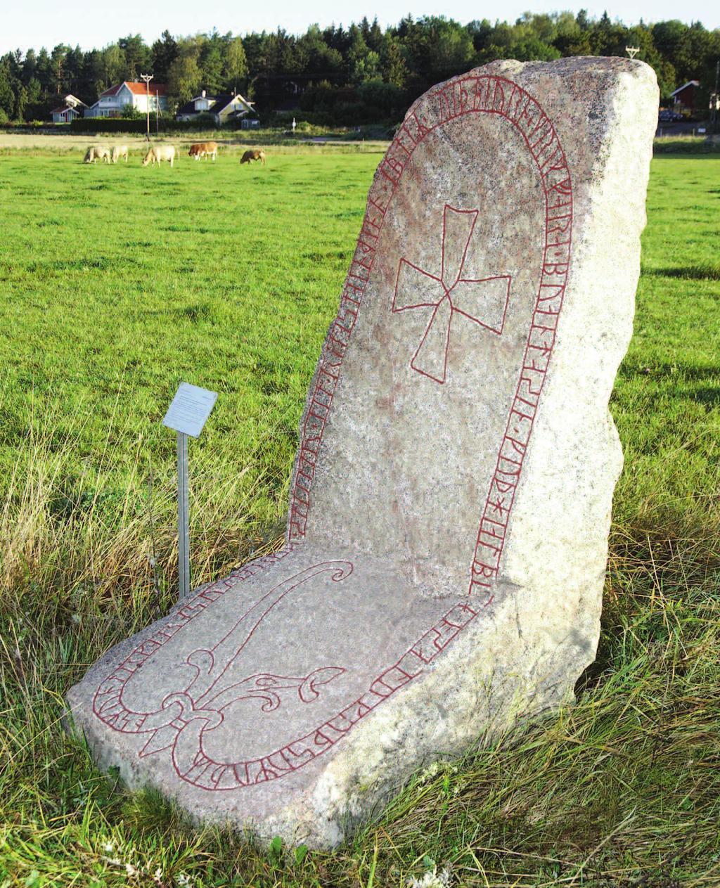 Sö 297, a currently standing stone which however lacks a root, carving term læggia. Fig. 4.