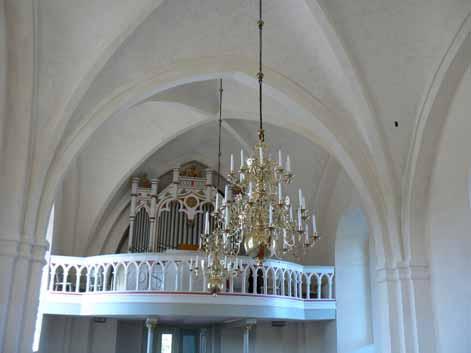 UTFÖRDA TILLÄGG Målning av trätaket under orgelläktaren utfördes med oljefärg.