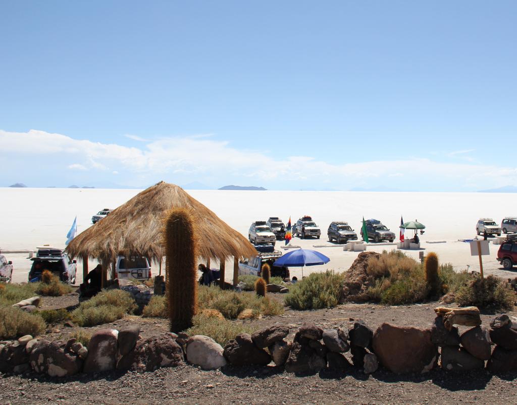Dag 8: Potosí Uyuni Vi startar dagen med en stadig frukost så att vi alla är laddade för den 5 timmar långa bussturen till Uyuni.