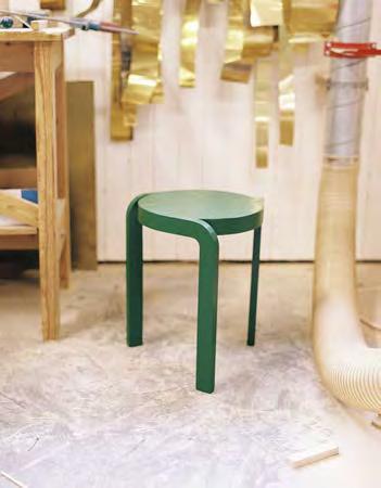 Spin pall Design Staffan Holm Spin må framstå som enkel i sitt formspråk, men pallens komplexitet gjorde den i själva verket svår både att designa och tillverka.