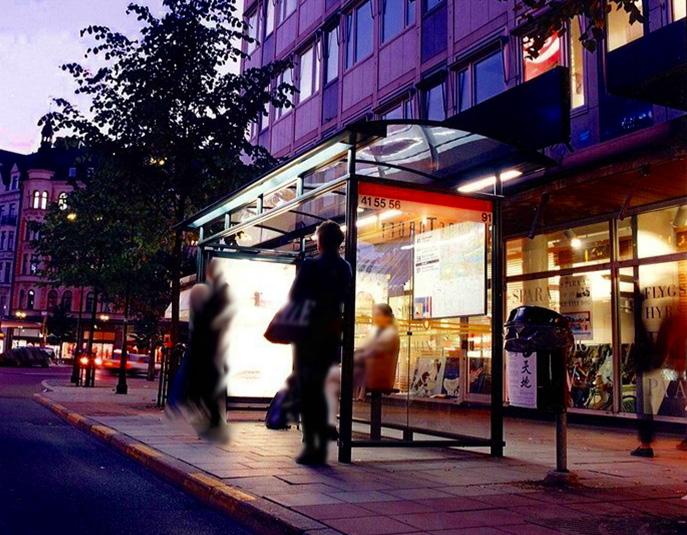Motiv för alternativ som valts bort har varit högre anläggnings- och skötselkostnader, känslighet för klotter samt svårighet att samordna gestaltning av plank/murar med utformning av bro/hållplatstak