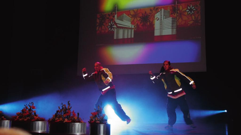 Henrik Möller, till vardsags operatör i indunstningen i Skoghall, dansade street dance tillsammans med en kollega på temat Miljö och Energi. SPCIs Höstmöte 2006: Ett kanonbra möte!