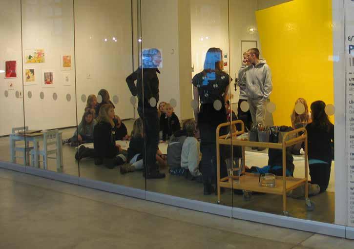 VISNING OCH VERKSTAD I NACKA KONSTHALL UTFORSKA KONST OCH EGET SKAPANDE I NACKA KONSTHALL Här möter klassen konst på ett lustfyllt sätt och utforskar aktuell utställning tillsammans med en