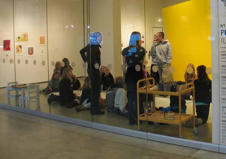 VISNING OCH VERKSTAD I NACKA KONSTHALL UTFORSKA KONST OCH EGET SKAPANDE I NACKA KONSTHALL Här möter klassen konst på ett lustfyllt sätt och utforskar aktuell utställning tillsammans med en