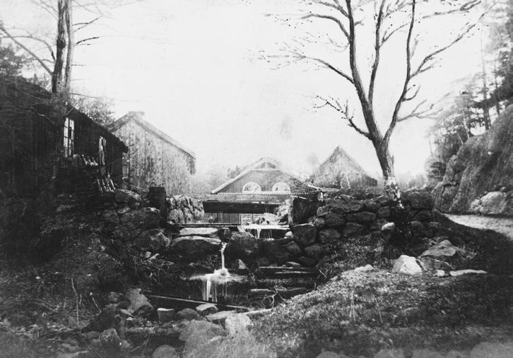 KULTURHISTORISK VANDRING FÖLJ MED PÅ EN SPÄNNANDE VANDRING OCH KÄNN HISTORIENS VINGSLAG Upptäck och utforska kända och okända platser i Nacka tillsammans med en av våra kunniga guider.