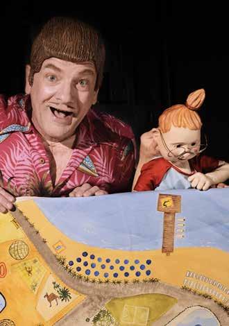 Maja och hennes pappa är på solsemester. Pappa älskar att bada och hoppa från trampolinen men Maja vill hellre sitta och läsa vid bassängkanten och samla snäckor på stranden.