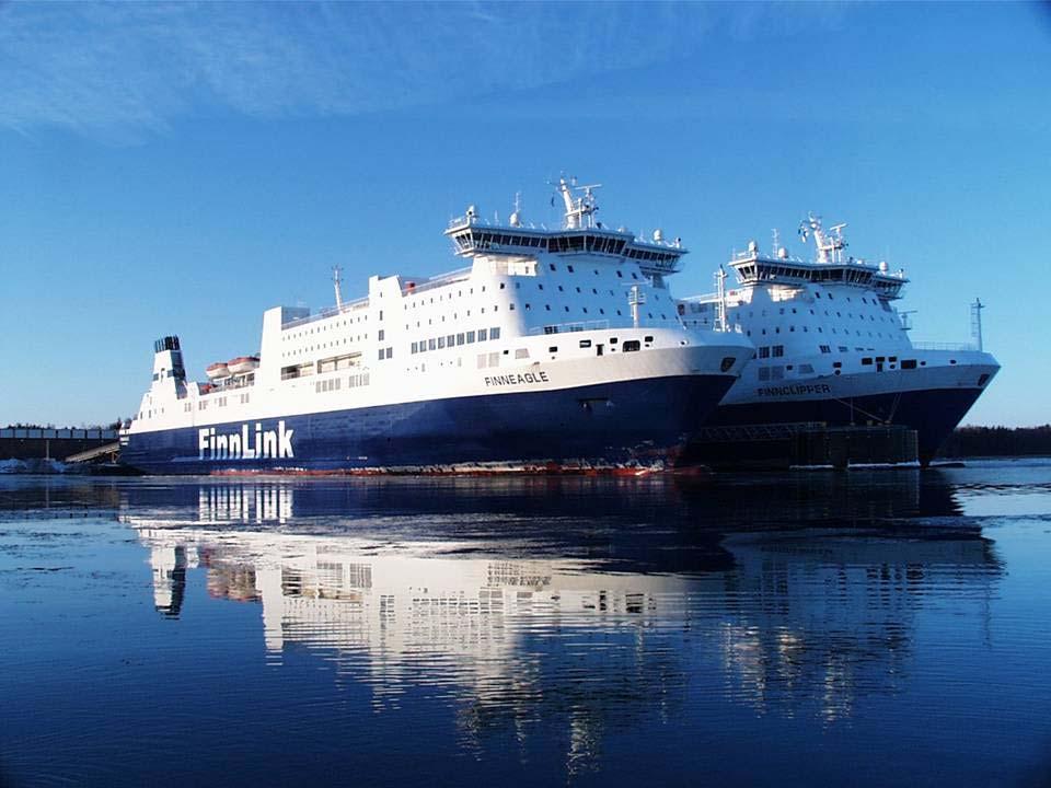 Besättning: Passagerare max: Aktuellt antal passagerare: 28 personer 119 personer 97 personer Bild 1 Finneagle (närmast) och systerfartyget Finnclipper Rorofartyget Finneagle byggdes på det spanska