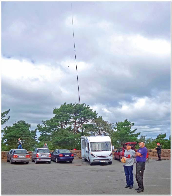 QRO Medlemsblad för föreningen Göteborgs Sändareamatörer Årgång 66, nr 6, 2017 Foto: Peo SM6UPO Den högsta antennen vid Fieldday på Ramberget den 13 aug Innehåll Klubb- / Repeaterinformation.