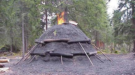 vanlig skogshuggare och kolare som fanns i varje stuga. För mig och min fantasi var han en särskild annorlunda människa. En människa av märkvärdigare slag än andra.