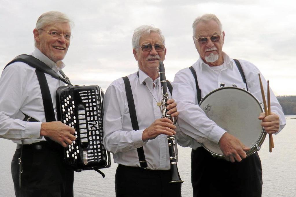 I stora salen kommer det att finnas rättvisemärkta produkter och hantverk. Alla är varmt välkomna! Musik kl 19.