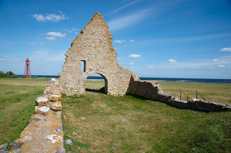 Landskap med historiskt djup Sankta Britas kapellruin från 1200-talet